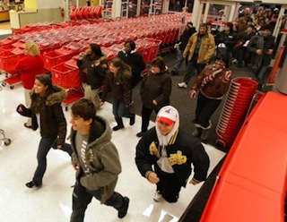 black-friday-shoppers