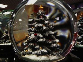 christmas-snow-globe