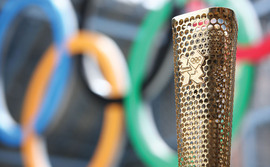 london-olympics-torch-and-rings-new